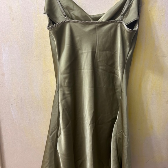 Sage green camisole dress - Picture 3 of 4